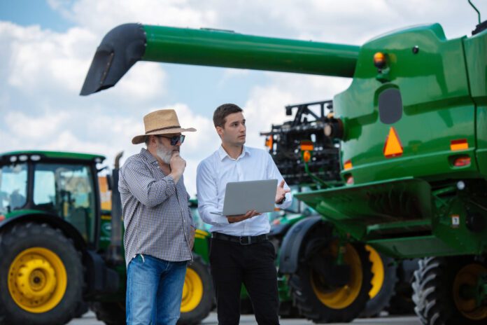 Hombres trabajando en el campo.